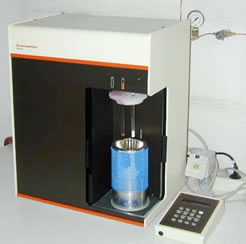 Συσκευή μέτρησης ειδικής επιφάνειας και κατανομής μεγεθών πόρων με ρόφηση-εκρόφηση αζώτου (Micromeritics Gemini)